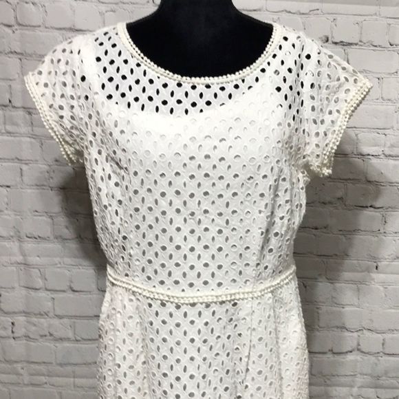 White Belted  Eyelet Sheath Dress Preppy and Chic Sizeb10 - Picture 6 of 13